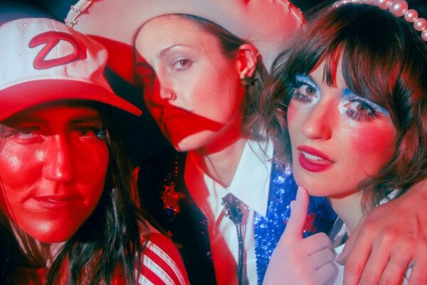 stealing sheep - I Wanna Go Back - BestNewMusic2025 - New Music 2025 > Q3 > W32