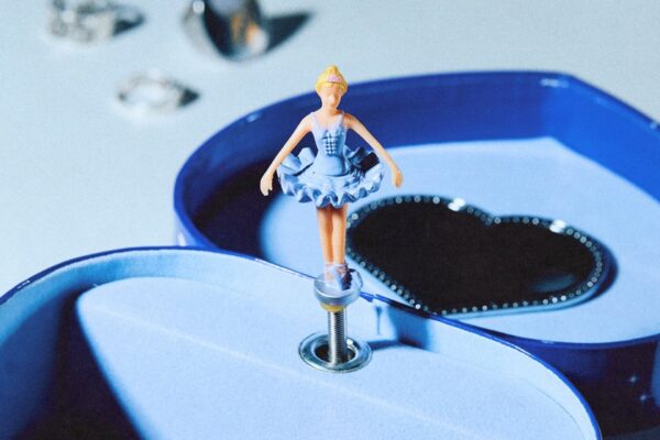 Man/Woman/Chainsaw - Only Girl - BestNewMusic2025 - New Music 2025 > Q4 > W47