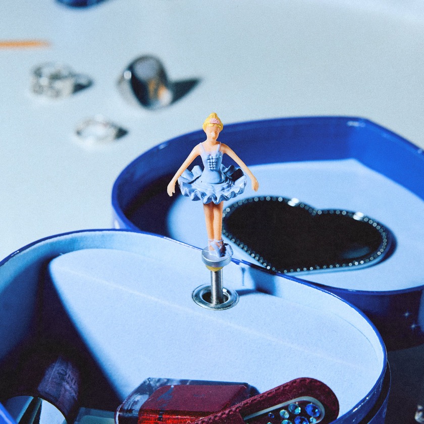 Man/Woman/Chainsaw - Only Girl - BestNewMusic2025 - New Music 2025 > Q4 > W47